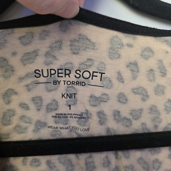 TORRID Leopard Print Tie-Front Top - Picture 4 of 10